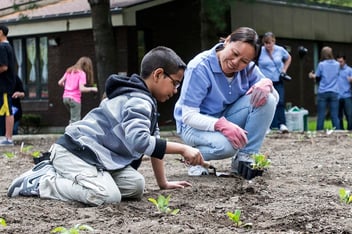 Feature Image for Volunteering as a Family: Tips for Giving Back to Your Community Together