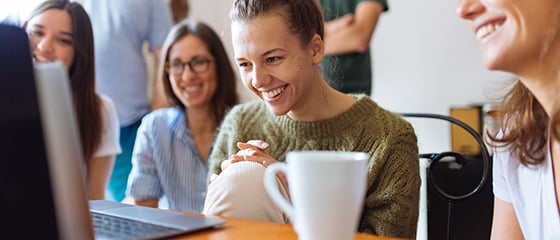 Volunteer participating in online volunteer training