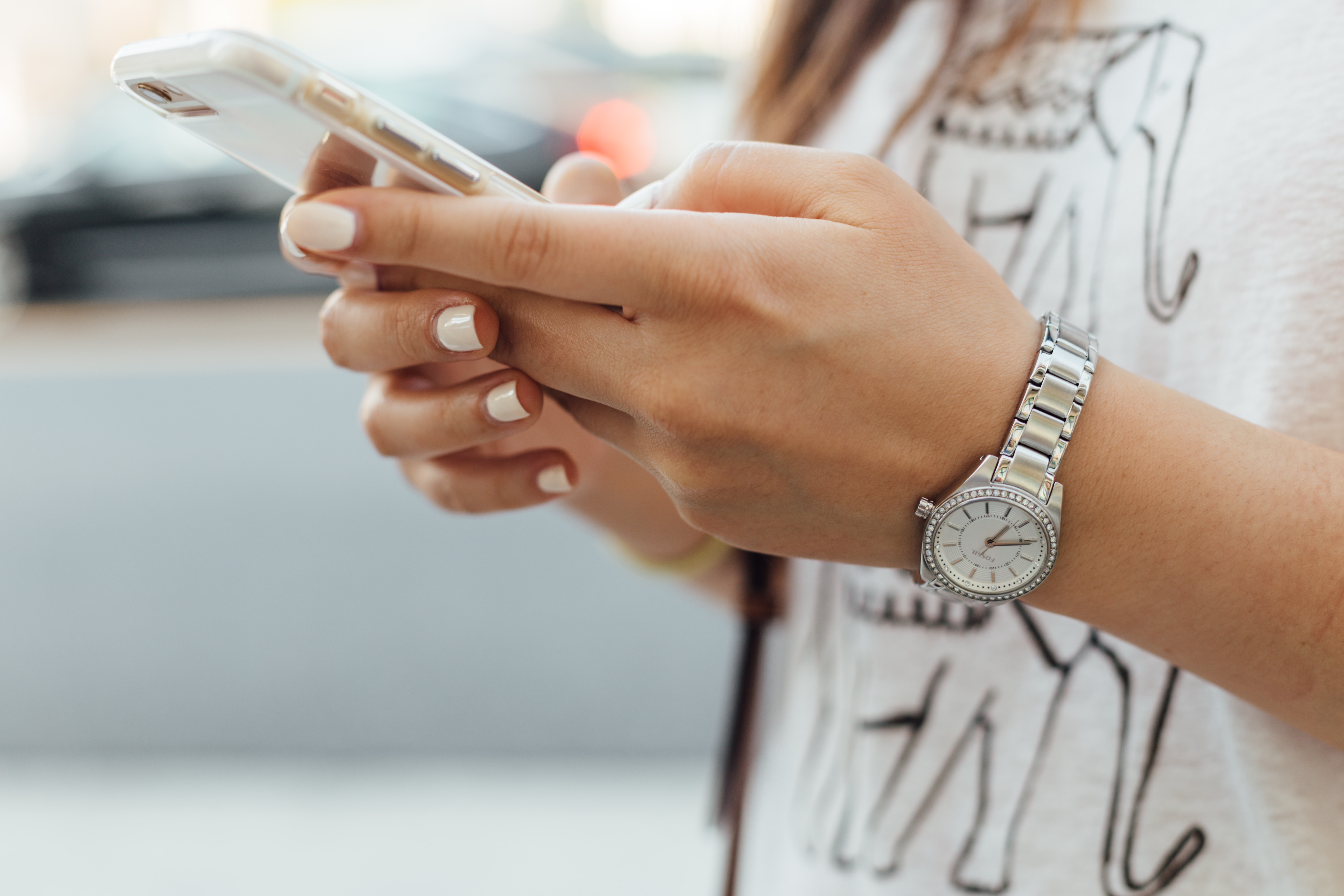 Volunteer using a SignupGenius alternative on smartphone